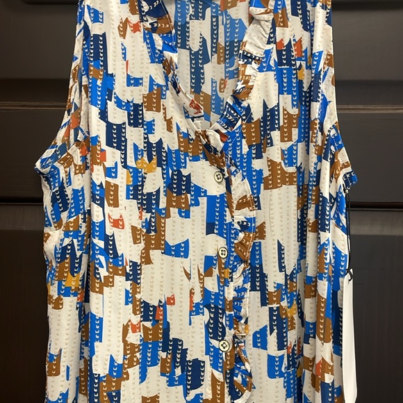 Large CAbi Jigsaw Tank Blouse - Picture 5 of 7